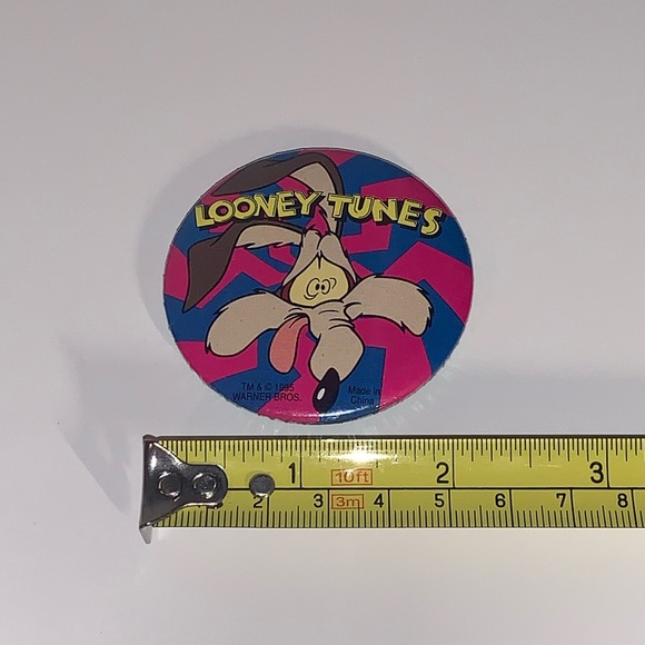 💥 [4/$25] VINTAGE 1995 WB LOONEY TUNES WILE E. COYOTE PIN BACK BUTTON 💥 - Picture 5 of 5